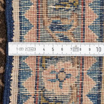 MATTO, a semi-antique Tabriz, ca 282,5-284,5 x 210-214,5 cm, inscriptions.