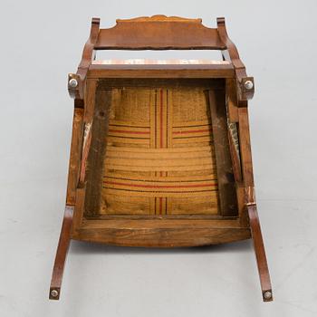 KARMSTOLAR, ett par, biedermeierstil, 1920-tal.