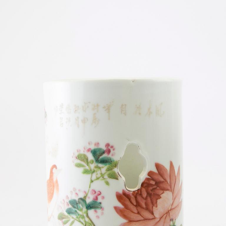A Chinese famille rose vase and a lantern, 20th century.