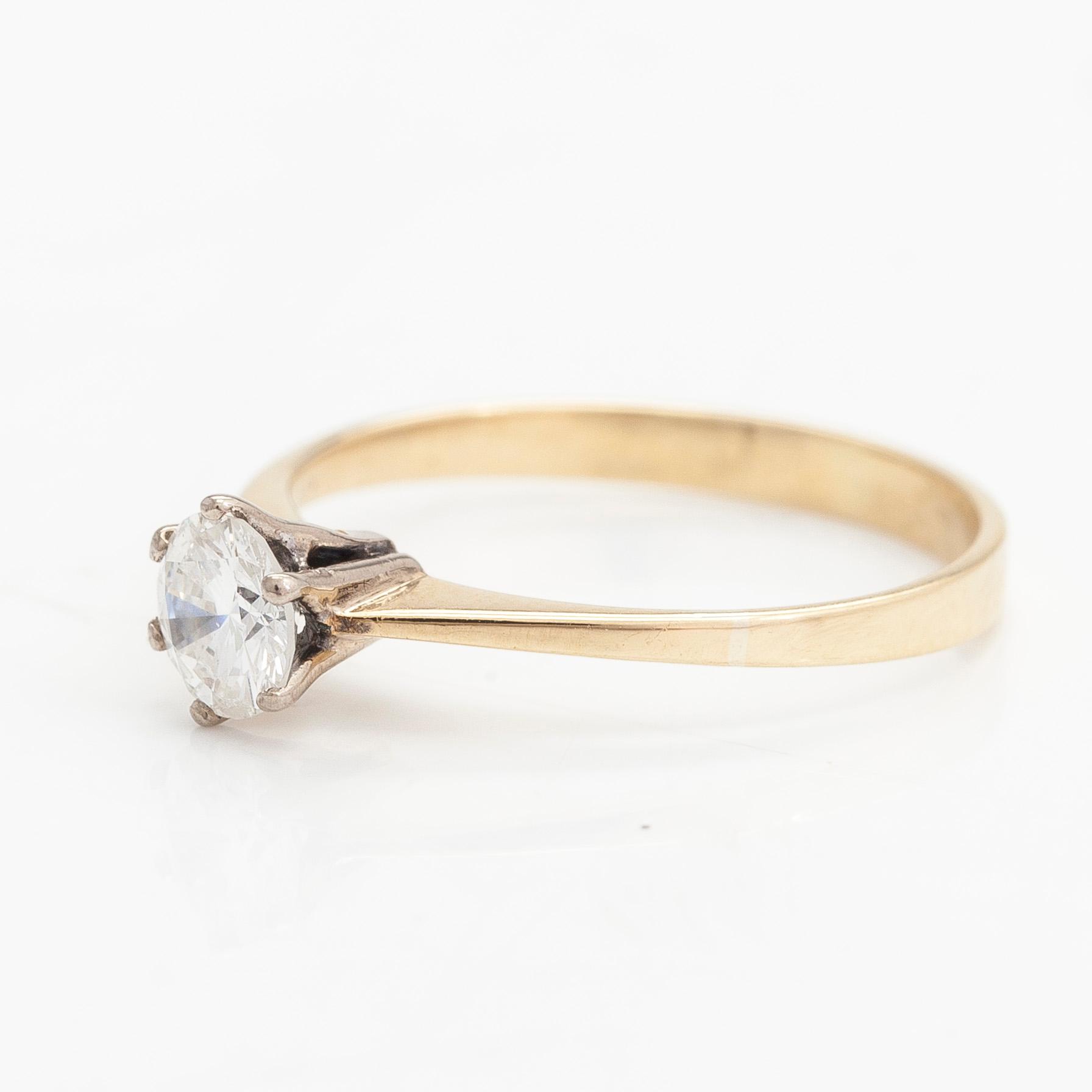 A 14K gold ring with a brilliant cut diamond approx. 0.40 ct.