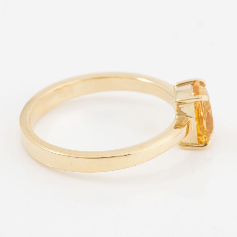 Ring, 18K gold with yellow sapphire.