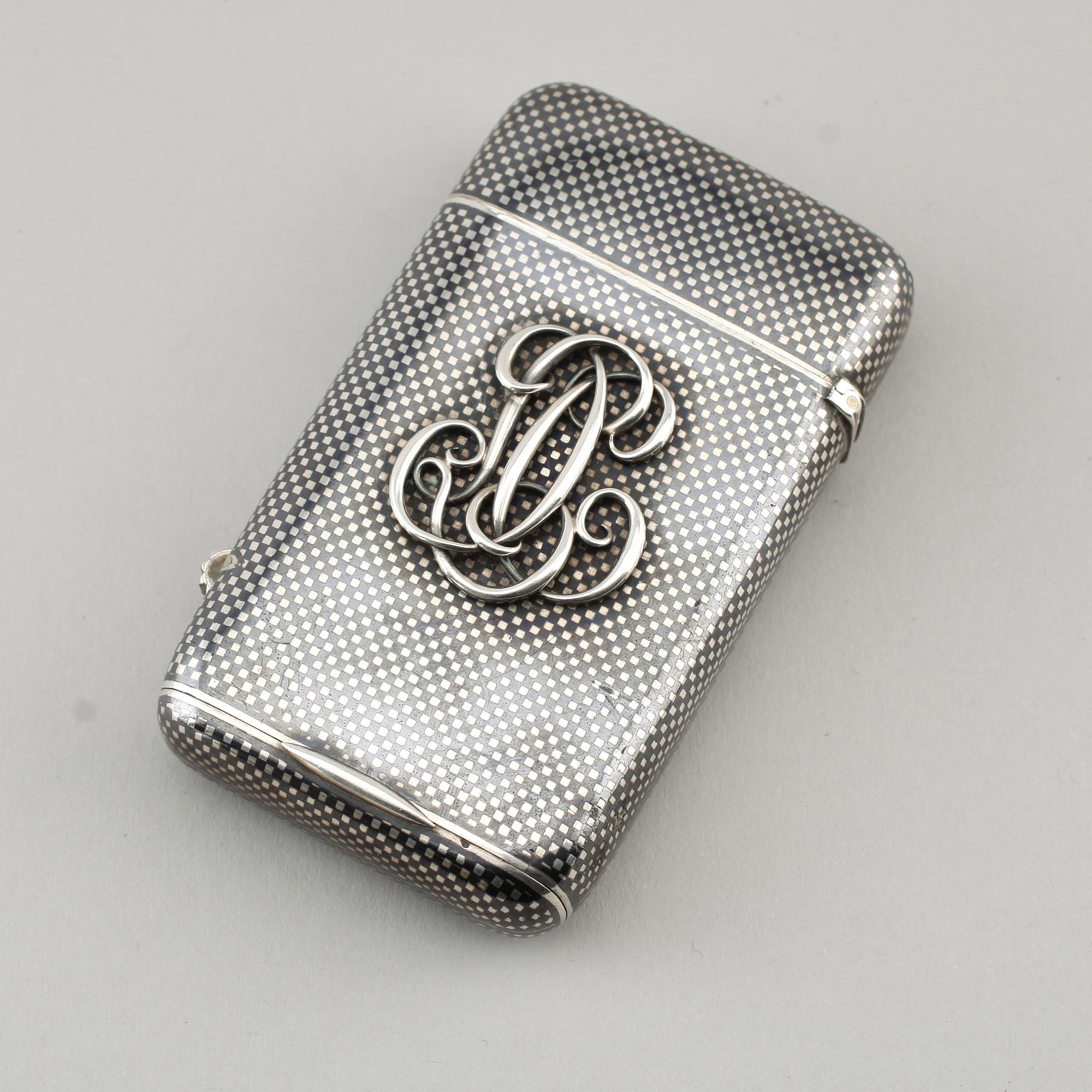 CIGARETTETUI, silver, 1900-talets första hälft. Vikt ca 127 g.