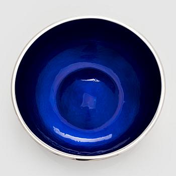 A. Tillander, skål, sterlingsilver och emalj, Åbo 2005.