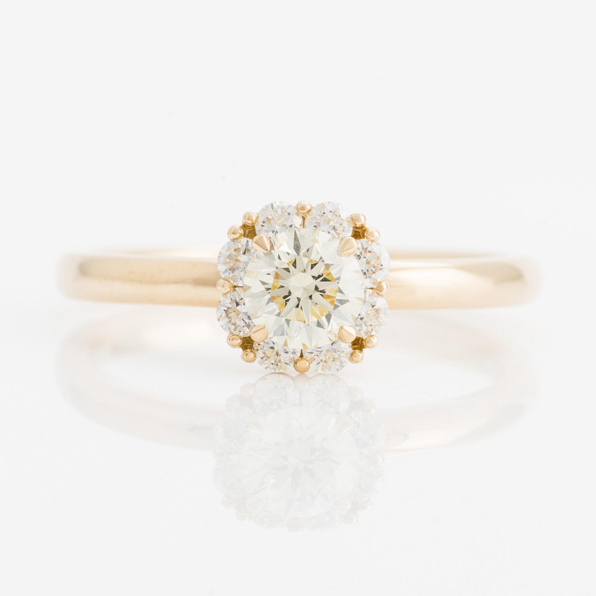 Ring med gul briljantslipad diamant.