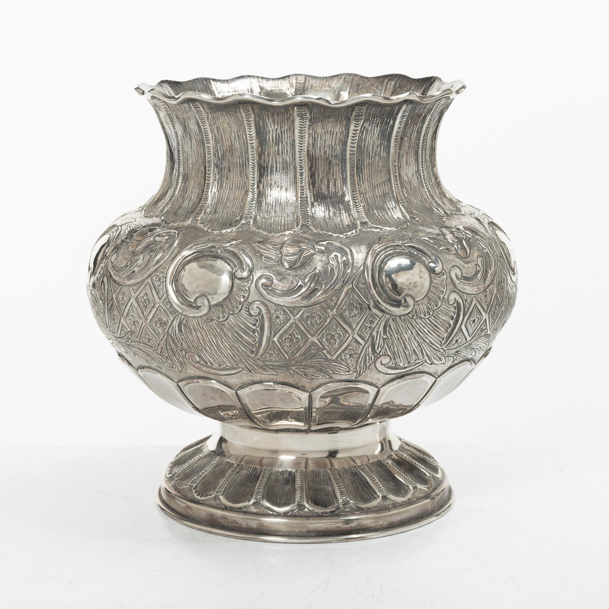 Vase / outer casing, silver, Rococo style, 20th century.