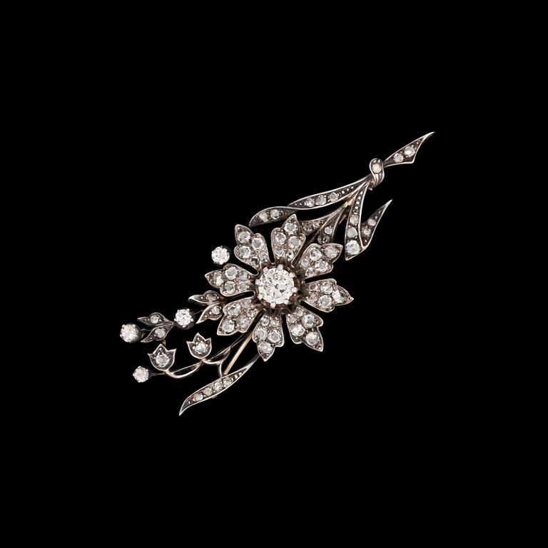 An old- and rose cut diamond brooch, total carat weight circa 1.25 ct.