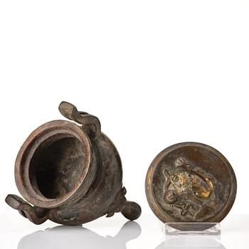 Rökelsekar med lock, brons. Mingdynastin (1368-1644).