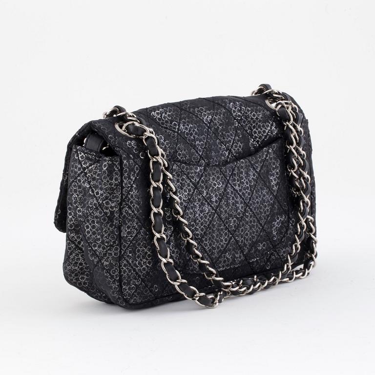 CHANEL, a black and silver tinsel evening "Flap-bag".