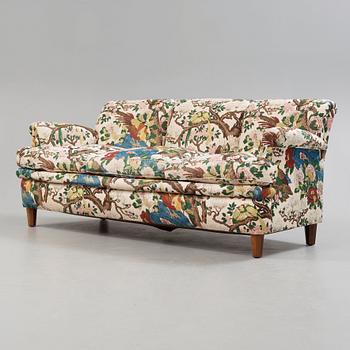 A Josef Frank sofa, Svenskt Tenn.