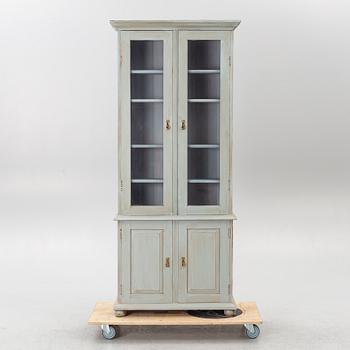 Vitrinskåp, 1900-talets början.