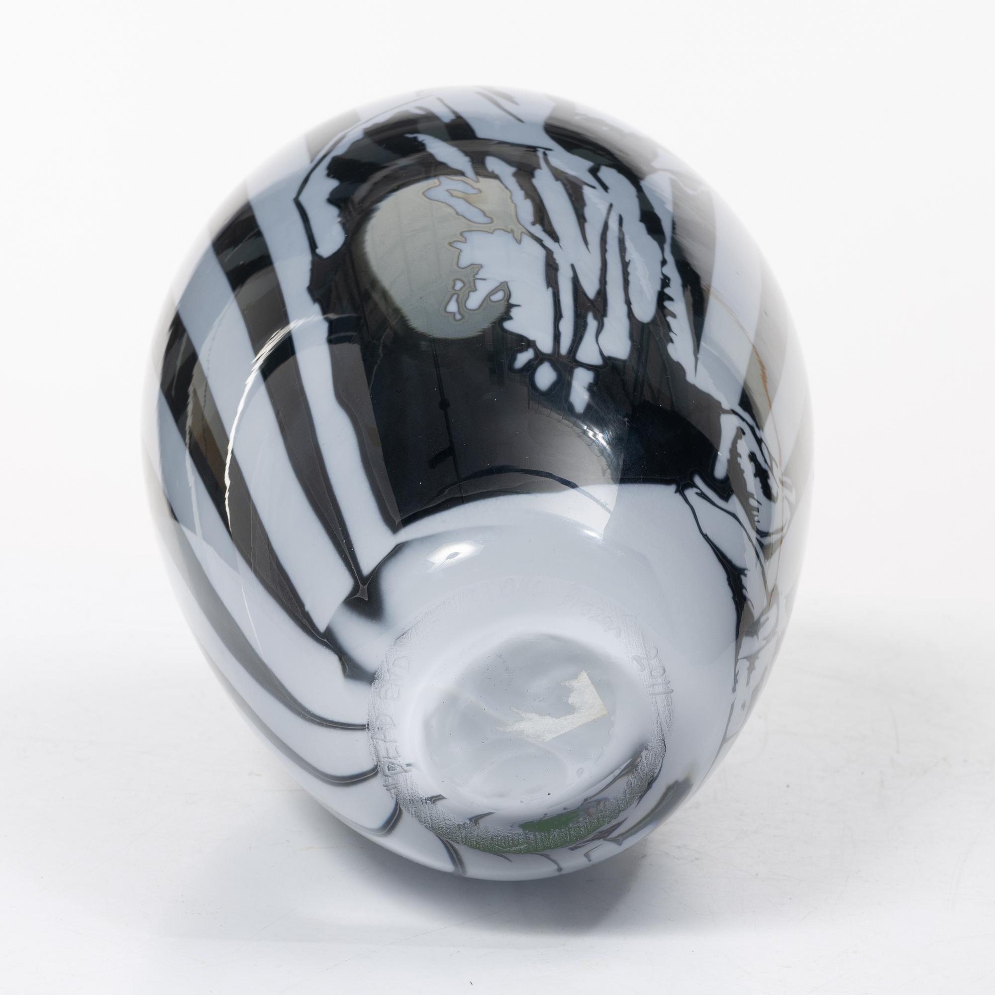 Olle Brozén, a Graal vase, 'Dead End', 2011.