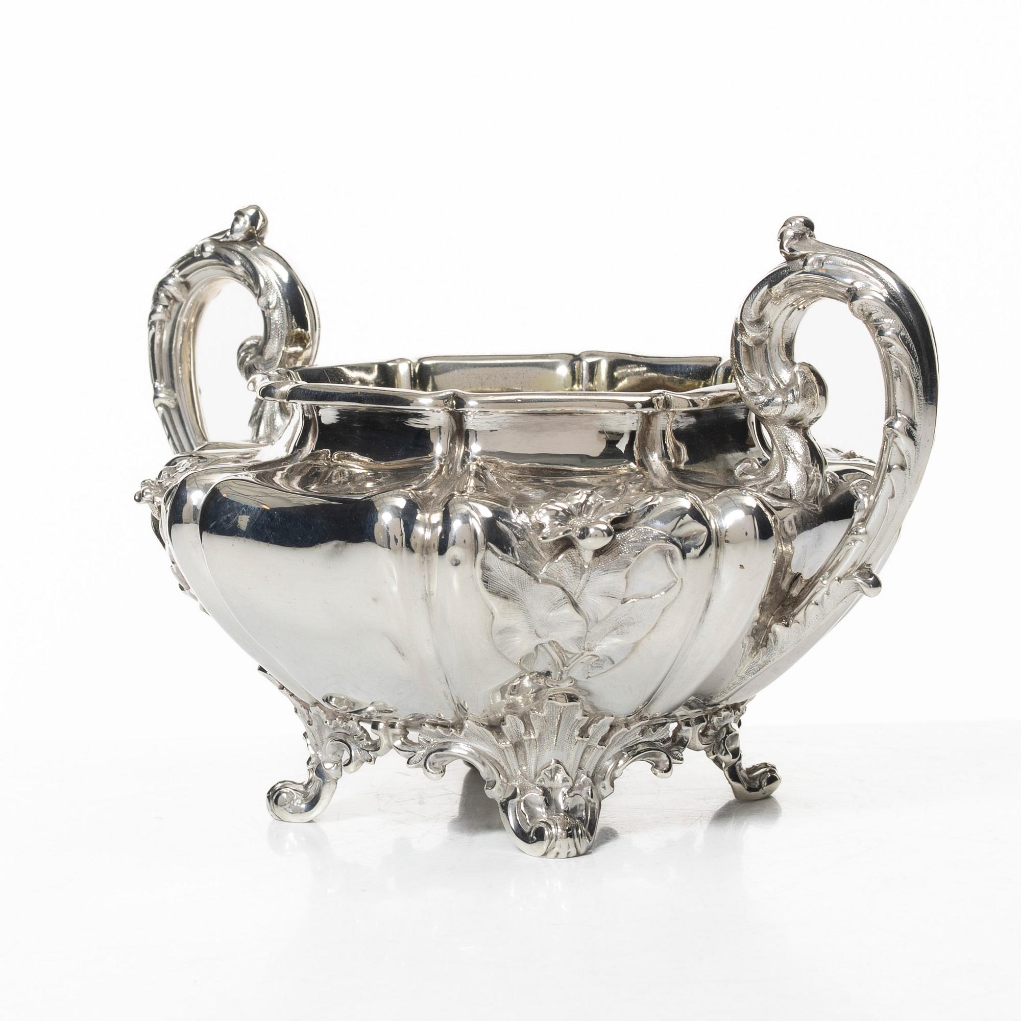 An English silver bowl, mark of Edward, Edward junior, John & William Barnard, London, 1834.