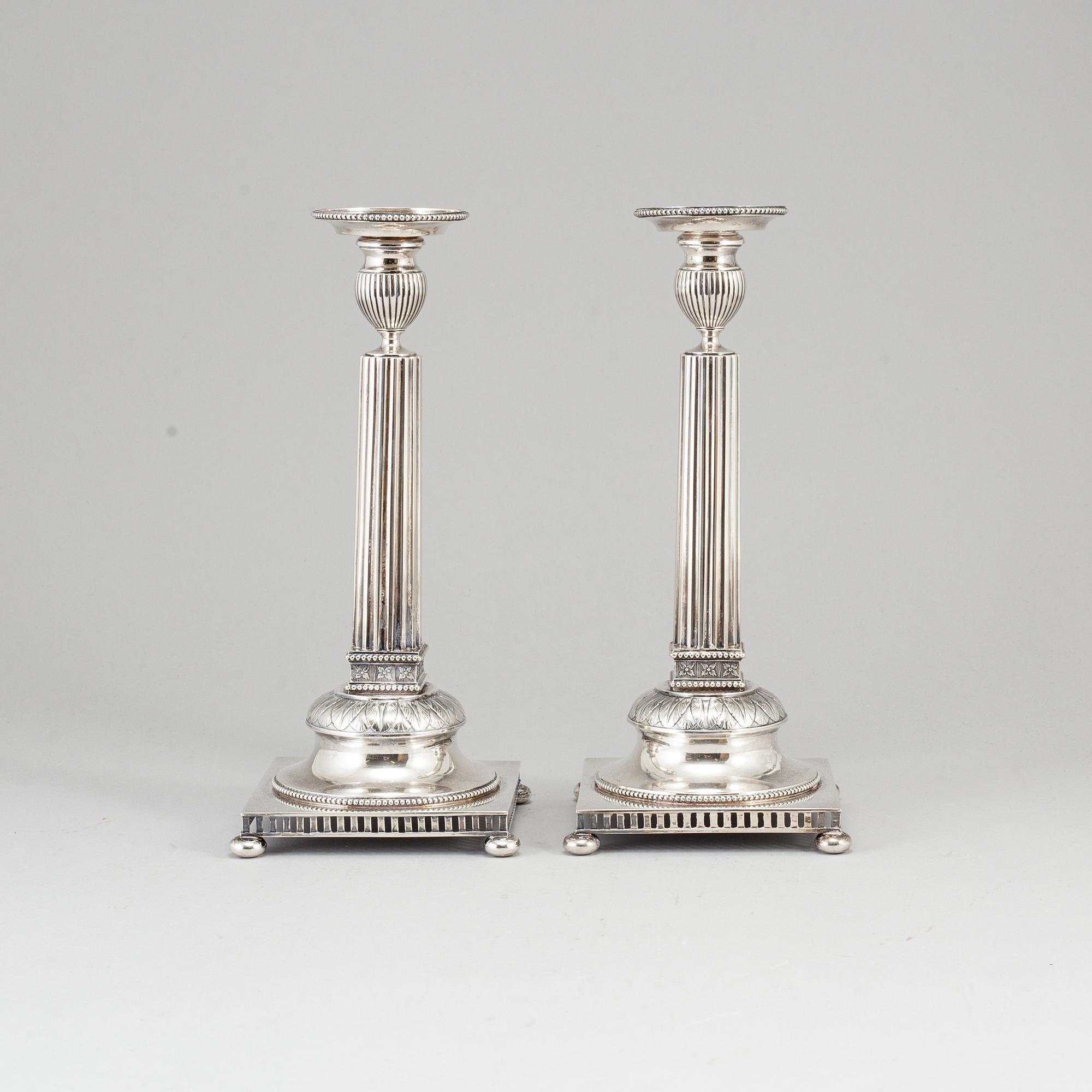 Jacob Engelberth Torsk, ljusstakar, ett par, silver, Stockholm 1900. Gustaviansk-stil.