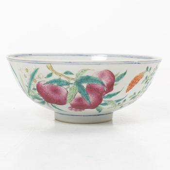 Skålar, två stycken samt skålfat, porslin, Kina, 1900-tal.