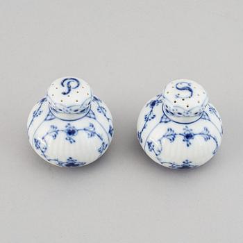 Royal Copenhagen, servis, 62 delar, porslin, "Musselmalet", Danmark.