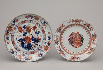 SKÅLFAT och TALLRIK, porslin. Qing dynastin, Kangxi (1662-1722).