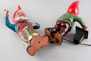 FIGURER, 2 st, terracotta, Tyskland, 1900-talets andra hälft.