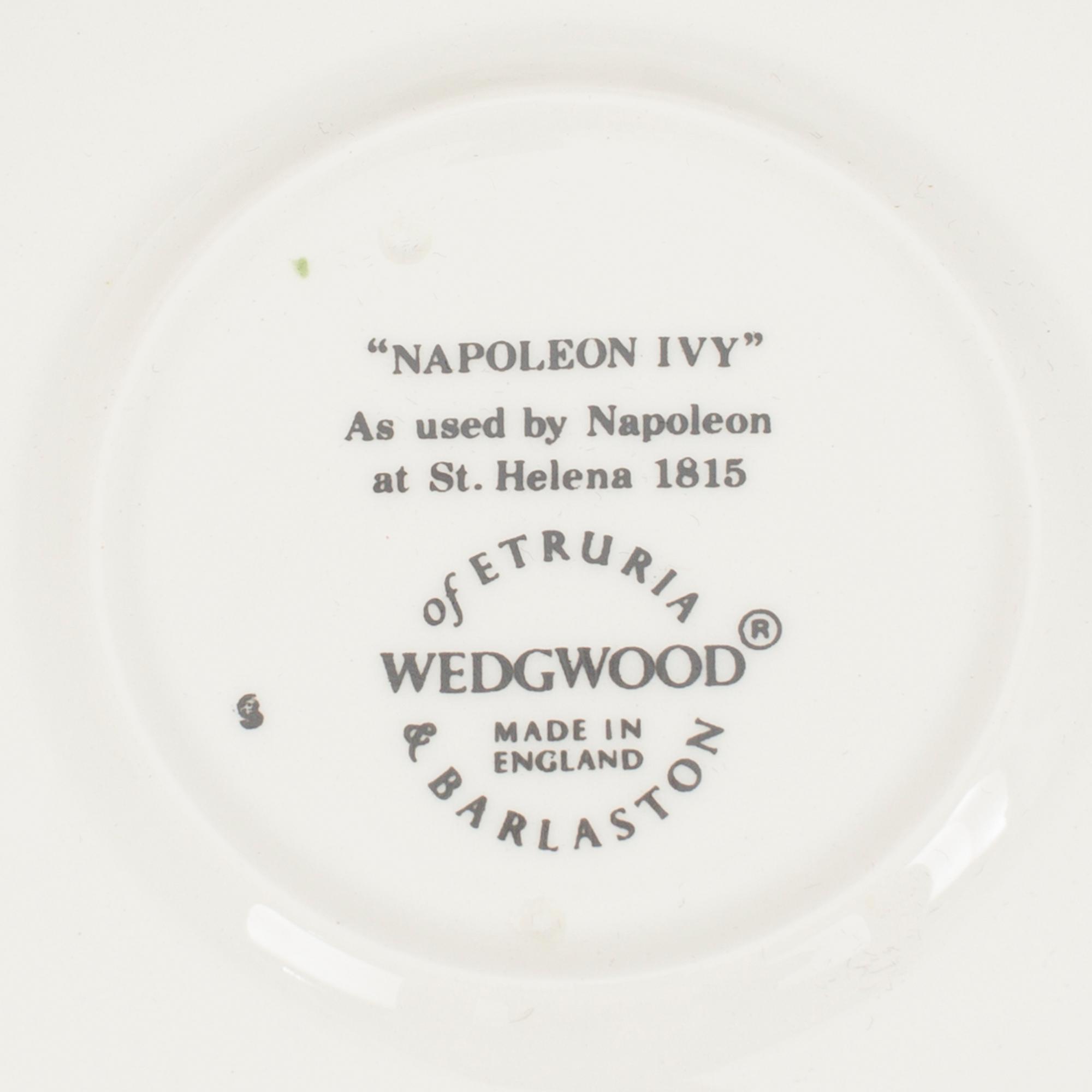 TESERVISDELAR 8 st, flintgods. "Napoleon Ivy", Wedgwood.
