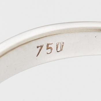 Ring 18K white gold with a ruby and navette- and brilliant-cut diamonds.