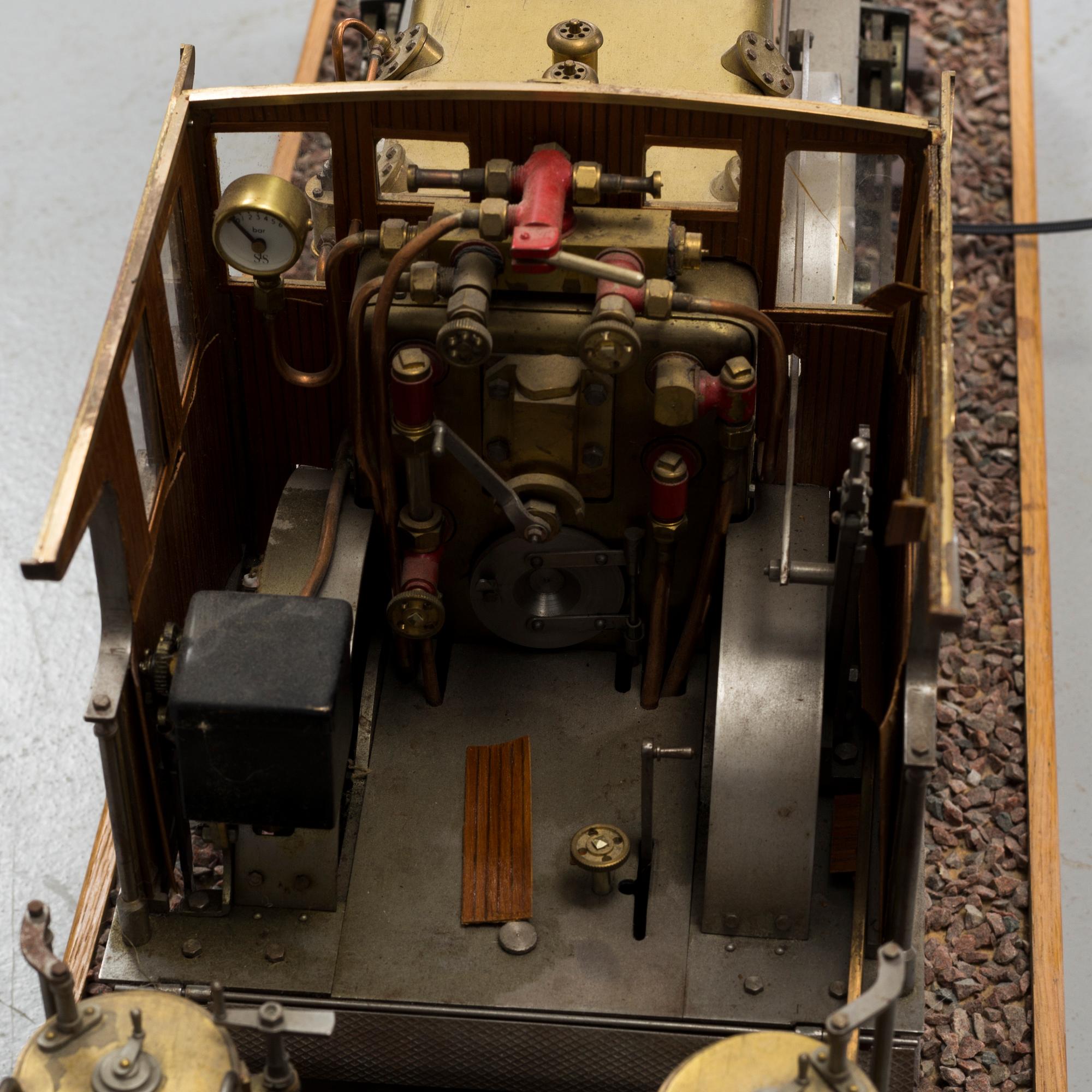 MODELL AV ÅNGLOK, med tender, "240 Leeuwenhoek", tillverkad av Gunnar Ericsson, 1980- /90-tal, spårvidd 3,5 tum.