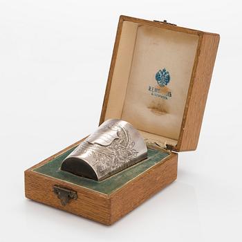 Alexander Fuld, a parcel-gilt beaker, Moscow 1895. In an oak case marked I.E. Morozov St. Petersburg.