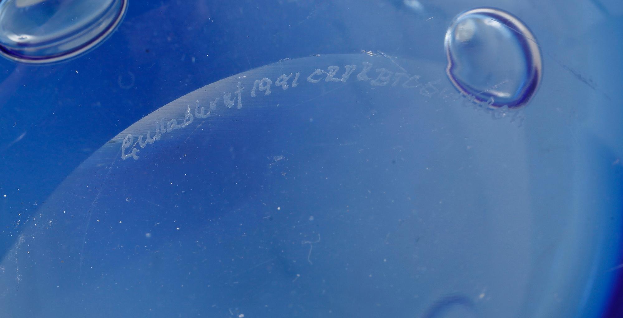 VAS, glas, Carlos Pebaque Gullaskruf. Sign o dat 1991.