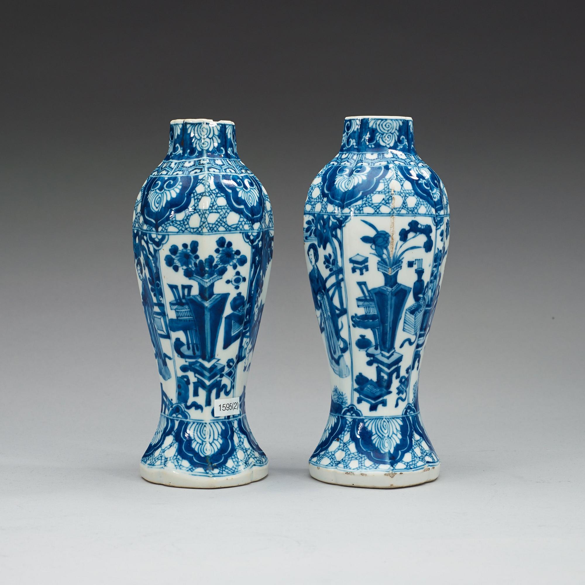 VASER, ett par, porslin. Qing dynastin, Kangxi (1662-1722).