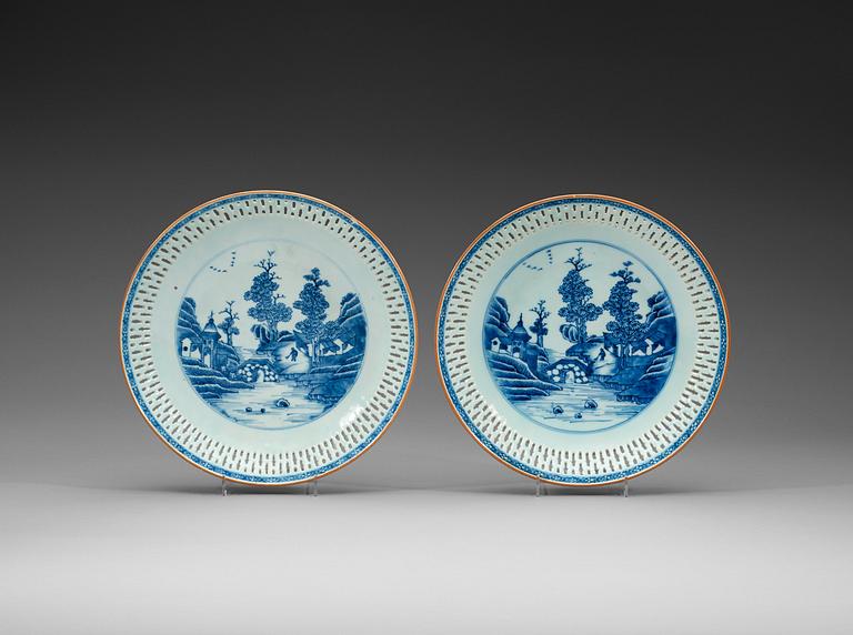 A pair of large blue and white dishes, Qing dynasty, Qianlong (1736-95).