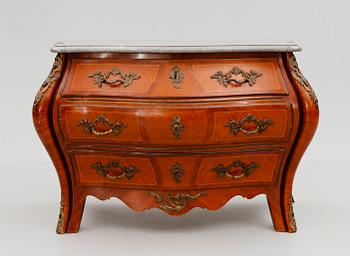 BYRÅ, rokokostil, 1900-talets mitt.