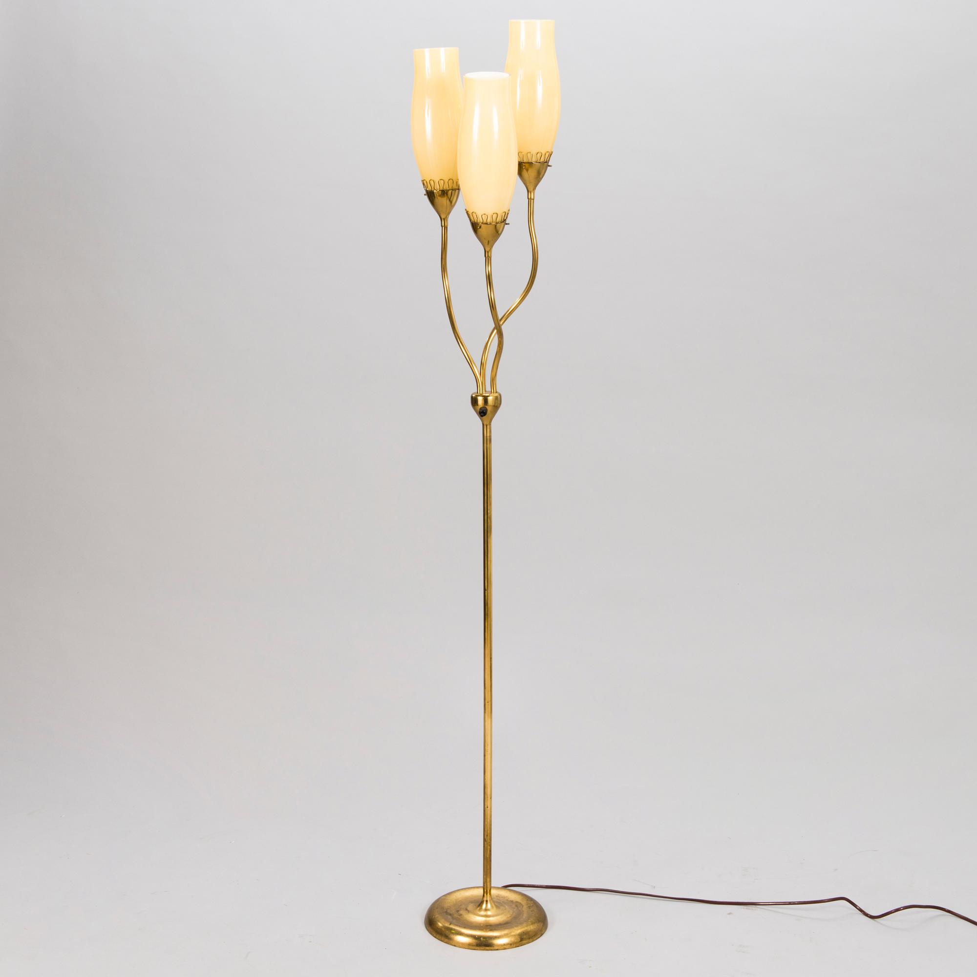 MAURI ALMARI, a mid 20th century '62046' floor lamp for Idman. Finland.