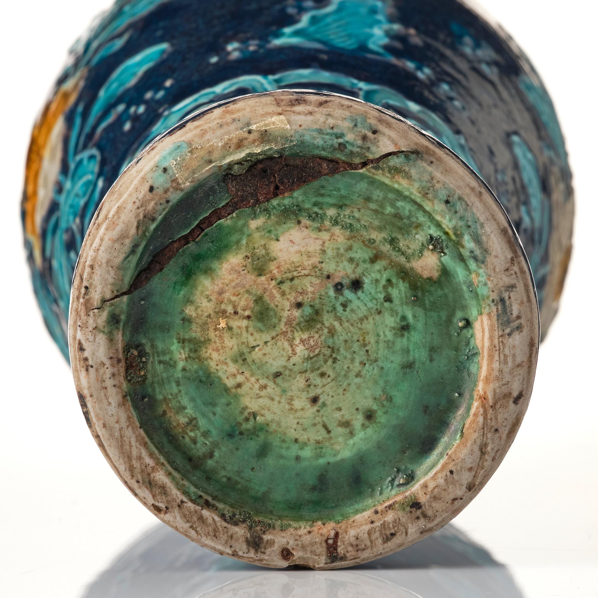 A fahua meiping vase, Ming dynasty (1368-1644).