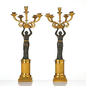 Kandelabrar, ett par, för fem ljus, tillskrivna Francois Rabiat (verksam i Paris 1756-1815), Empire.