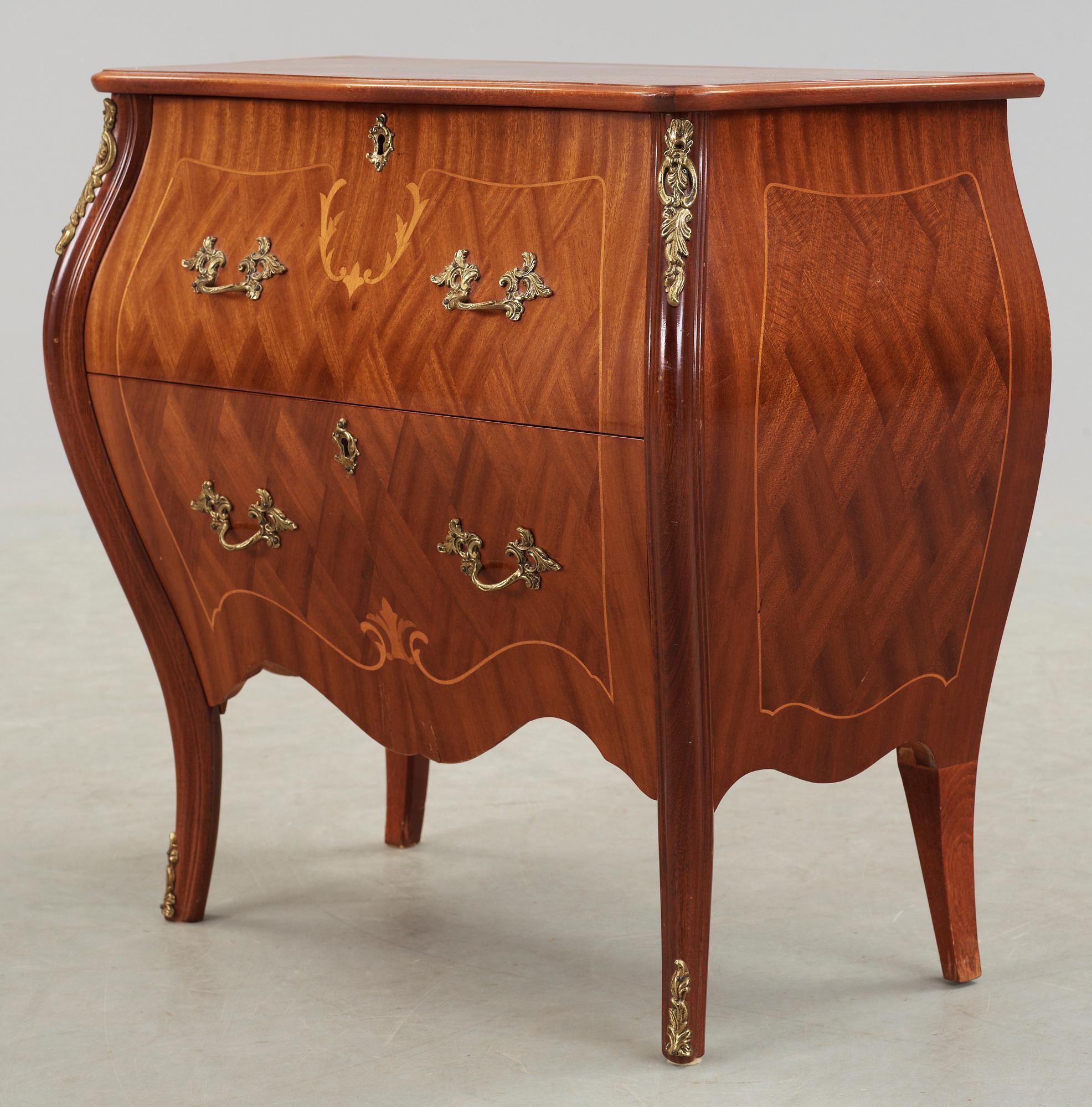 BYRÅ, rokokostil, 1900-talets andra hälft.