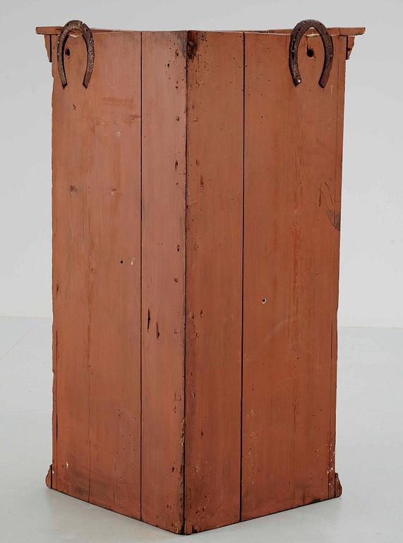 HÖRNSKÅP, allmoge, 1700-tal.