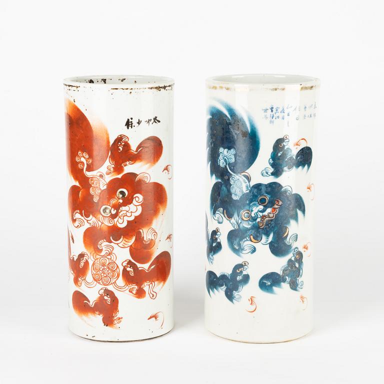 Two Chinese vases, 20th Century.