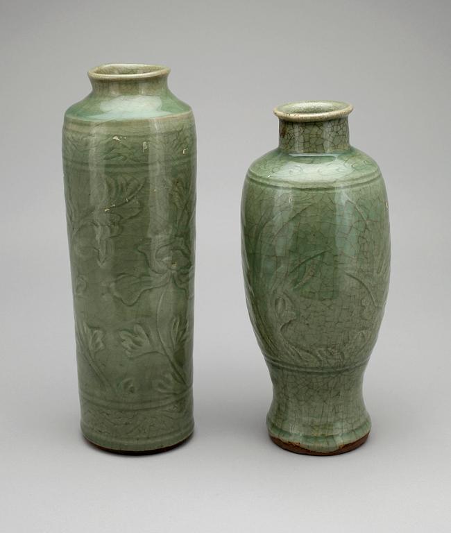 VASER, 2 st, porslin, Kina, Ming-stil, 1900-tal.