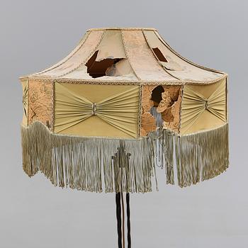 GOLVLAMPA, smide, 1900-talets första hälft.