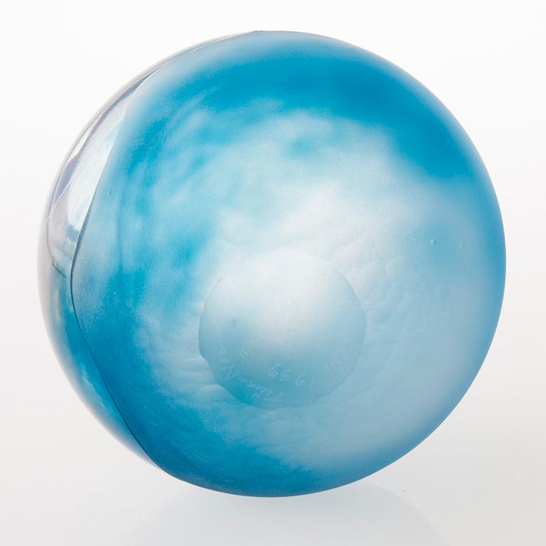 TIINA NORDSTRÖM, a 'Clear fog' art glass signed Tiina Nordström Iittala-Nuutajärvi 1989. "Kirkas sumu".