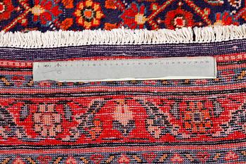 MATTA, troligen Sarouk, 315 x 205 cm.