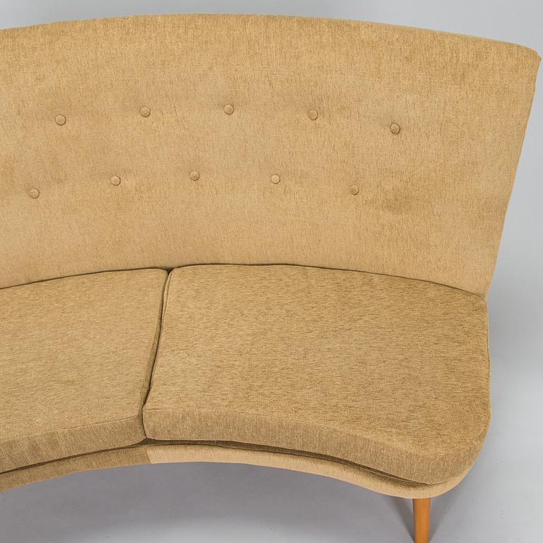 Carl Gustaf Hiort af Ornäs, sohva, "Kim", Puunveisto Oy - Träsnideri Ab, 1940-luvun puoliväli.