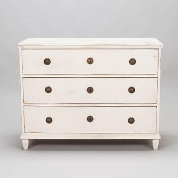 An early 19th-century chest of drawers.