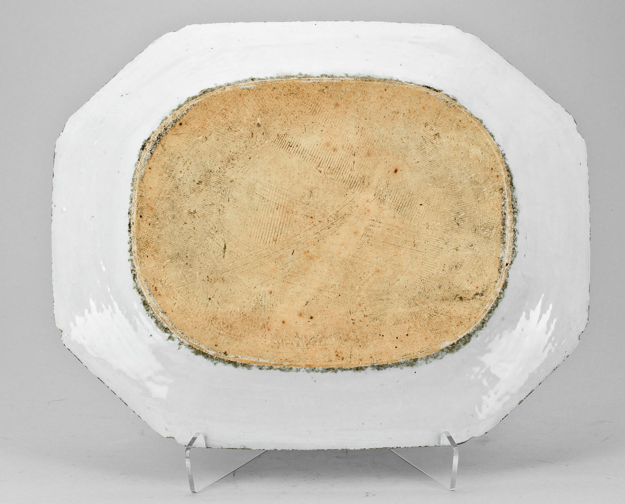 STEKFAT, porslin, Jiaqing, Kina omkring 1800.