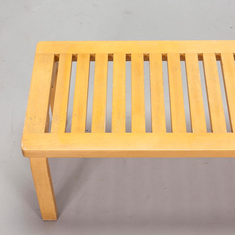 Alvar Aalto, bänk, 153A, Artek 1970-luku.