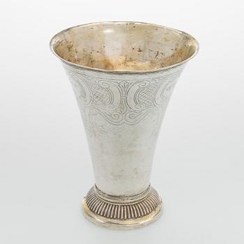 A parcel-gilt silver cup, maker's mark of Olof Hellbom, Stockholm 1797.