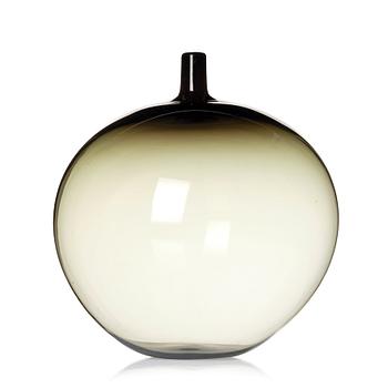 88. Ingeborg Lundin, 'The apple' glass vase, Orrefors, Sweden, post 1957.