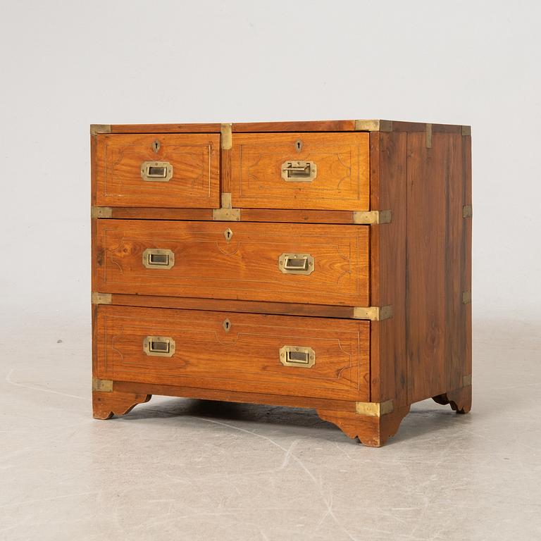 Byrå/sängbord, 1800-tal, England.