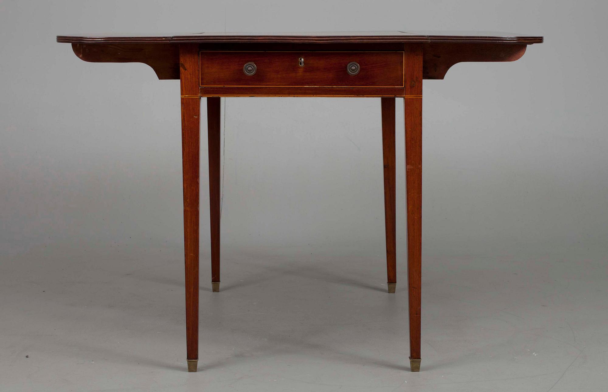KLAFFBORD, mahogny, s.k. Pembroke table, England, 1800-talets senare hälft.