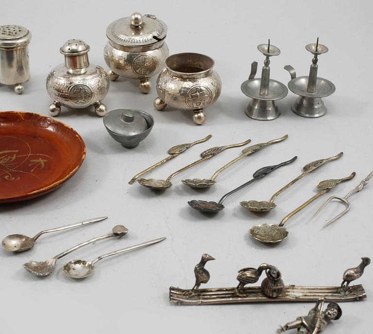 PARTI MINIATYRER M M, ca 22 delar, 1800/1900-tal.