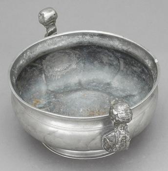KALLSKÅL, tenn, 1700-tal.