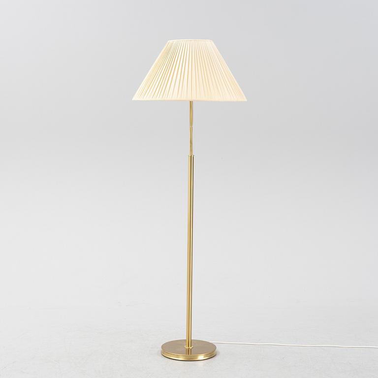 Josef Frank, golvlampa, modell 2368, "Stora Kamelen", Firma Svenskt Tenn.
